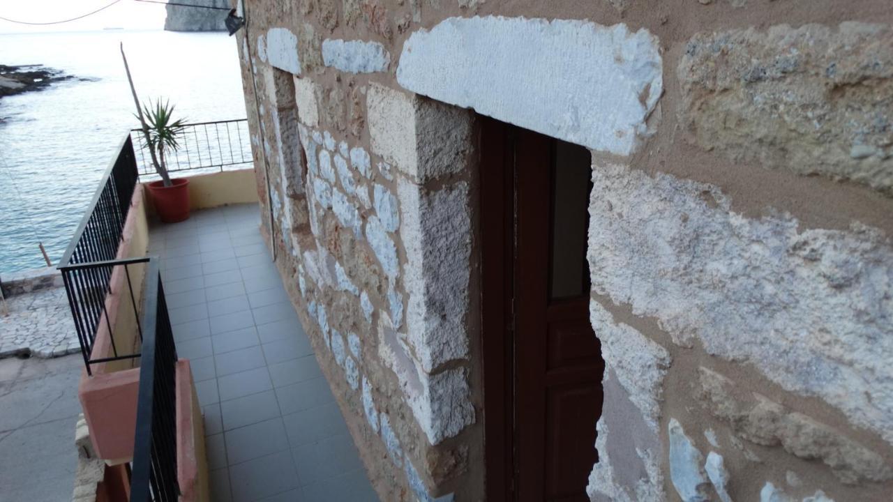 Akrotainaritis Rooms Yerolimin Eksteriør billede
